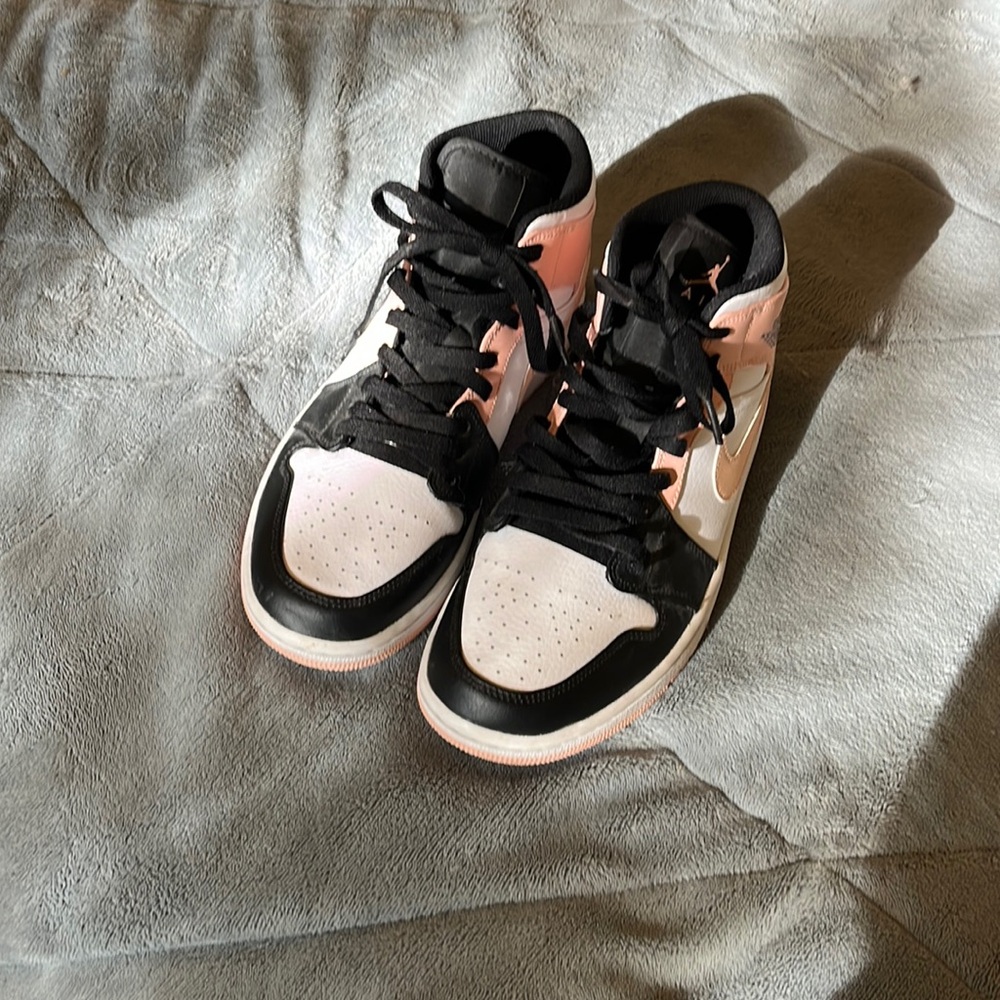 Womens Mid Dunks “Crimson Tint” Size8